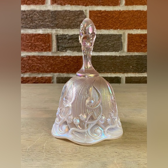 Vintage Fenton Iridescent Pink‎ Opalescent Art Glass Bell, 6 Inches - Picture 2 of 9